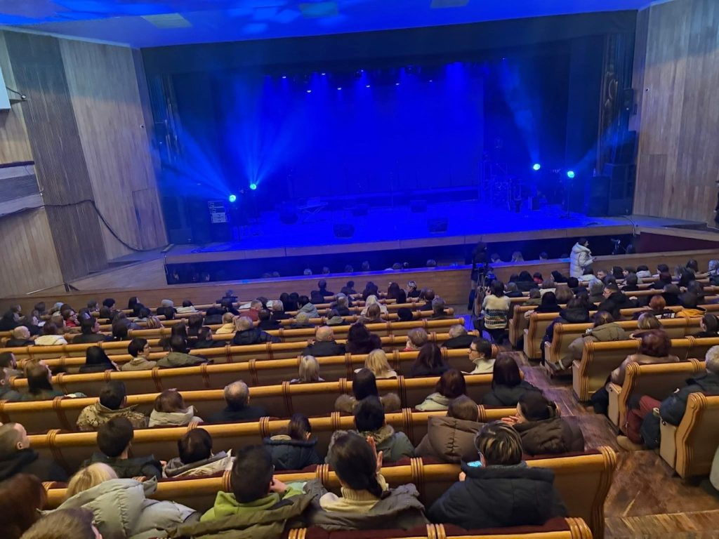 Sala teatrale e concertistica sotterranea, nell’edificio del teatro lirico cittadino.